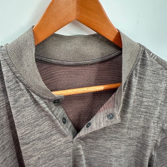 Lululemon Metal Vent Breathe Colarless Polo in Graphite Grey / Lunar Rock // XL - Picture 7 of 13